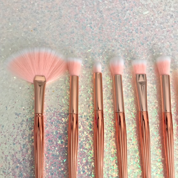 New Mermaid Seashell 10 Piece Makeup Brushes Set - Picture 2 of 5